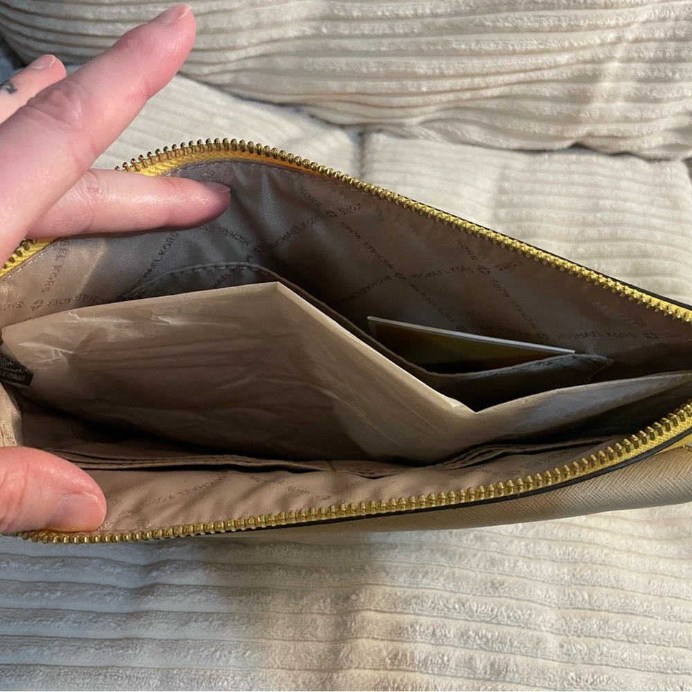Michael Kors Yellow and Beige Lg Clutch/Wristlet 🥳 - Picture 4 of 8